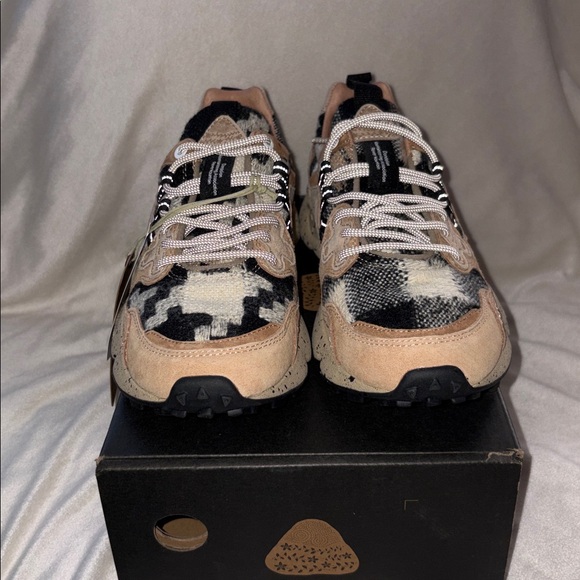 NWT Flower Mountain Yamano 3 Sneaker in Cappuccino Black - Picture 6 of 13